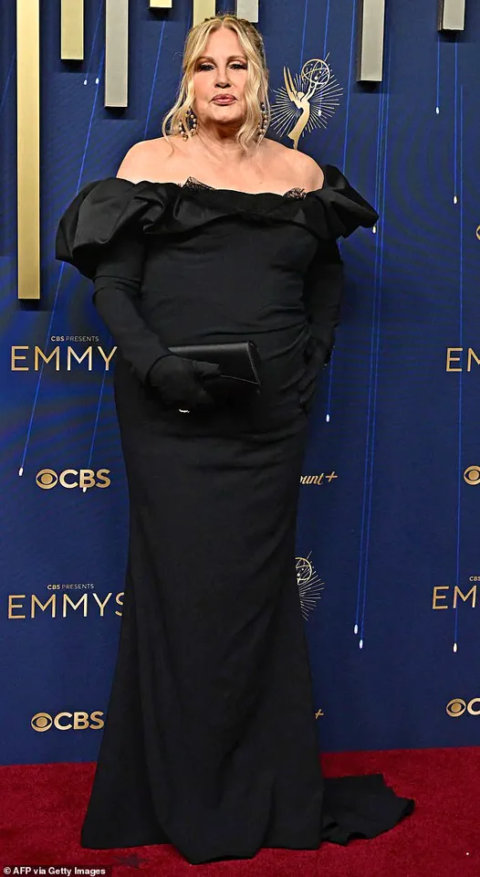 Jennifer Coolidge Stuns at 2025 Emmy Awards: Age-Defying Glamour and Hollywood Comeback