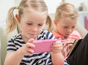 From Screen Obsession to Book Lover: Caitlin Begg's Journey to Reduced Screen Time