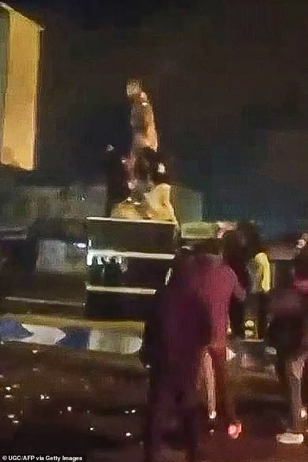 Nationwide Unrest and Crackdown: Iranian Protesters Defy Internet Blackout in Escalating Uprising