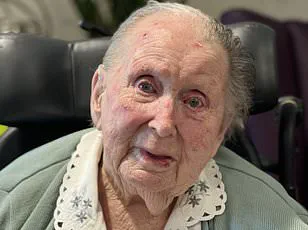 101-Year-Old Jiang Yueqin: The Relaxed Lifestyle of a Local Legend Defying Aging Conventions