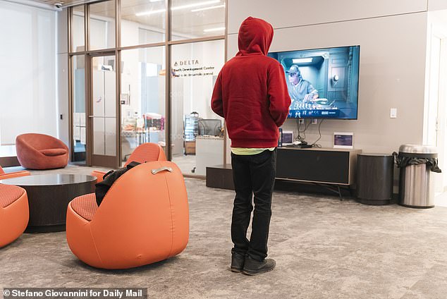 New York City's Controversial 'Cash with Care' Program Sparks Debate Over Unrestricted Cash for Homeless Youth