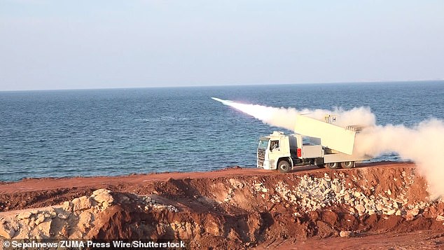 Iran Closes Strategic Waterway for Military Drill, Escalating U.S. Tensions and Sparking Global Economic Fears