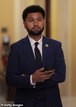 Suspect Arrested Near U.S. Capitol Sparks Security Alert and Area Closure