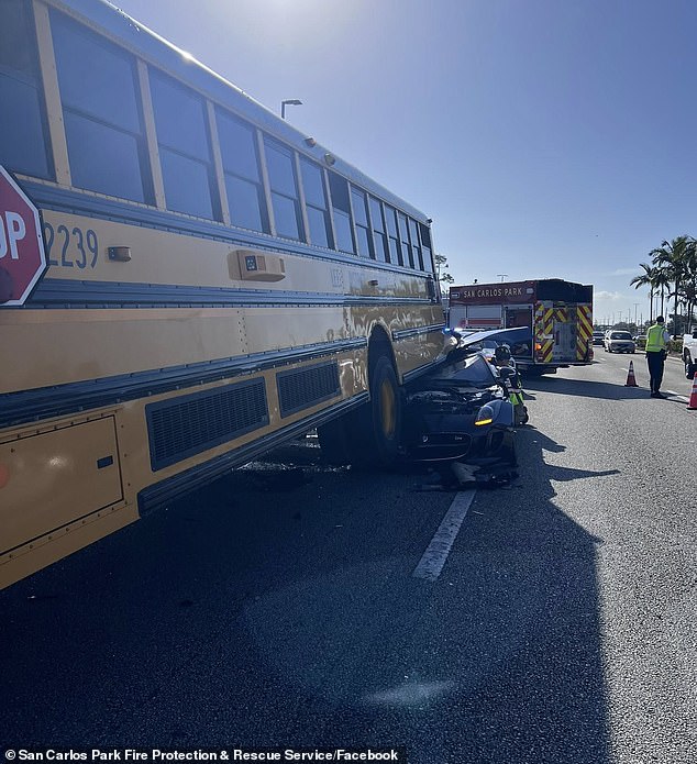 Terrifying Near-Miss: Jaguar Collides with School Bus in San Carlos Park, Florida – No Injuries Reported
