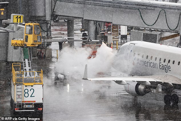 East Coast Airports in Chaos as Winter Storm Hernando Cancels 10,000 Flights