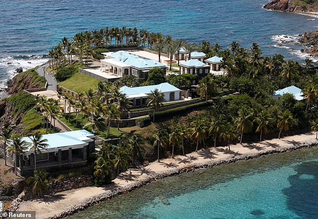 Previously Unseen Photo Reveals Stephen Hawking at Jeffrey Epstein's 2006 Private Island Conference