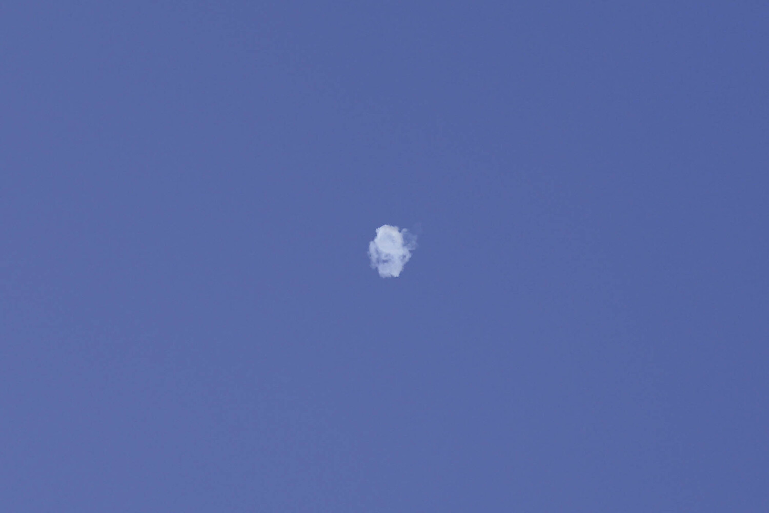 Explosions Reported in Abu Dhabi Near Sheikh Zayed Mosque; Emergency Alerts Issued Amid Uncertainty Over Casualties