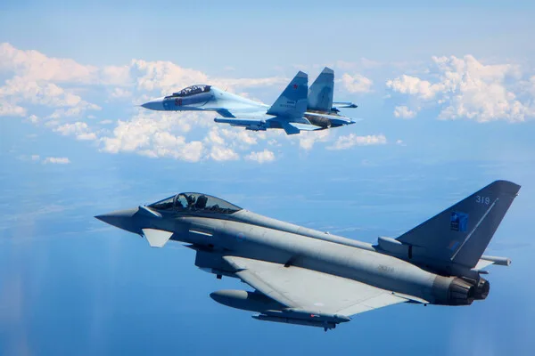 UK Considers Iran Strikes, Sees Naval Escorts in Hormuz