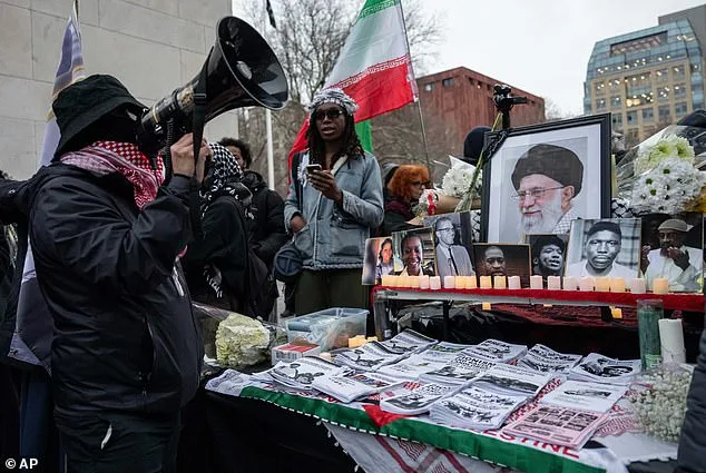 SpongeBob Sweatshirt and Keffiyeh Scarf: Unusual Symbols Amid Violent Clash at Khamenei Vigil in New York