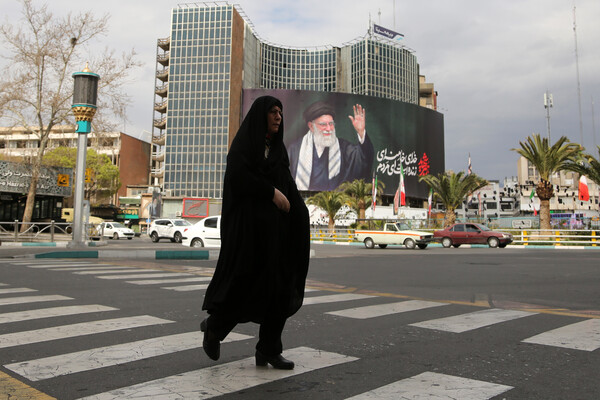 Iran Warns of Decade-Long Conflict with U.S., Emphasizing Endurance Over Immediate Confrontation