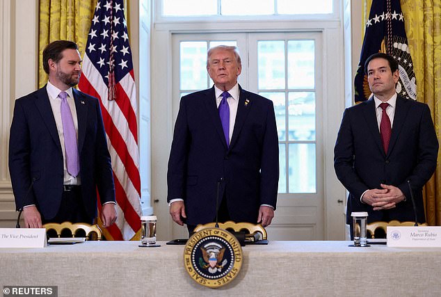 Trump Tests 2028 Successors Vance and Rubio at Mar-a-Lago Donor Meeting