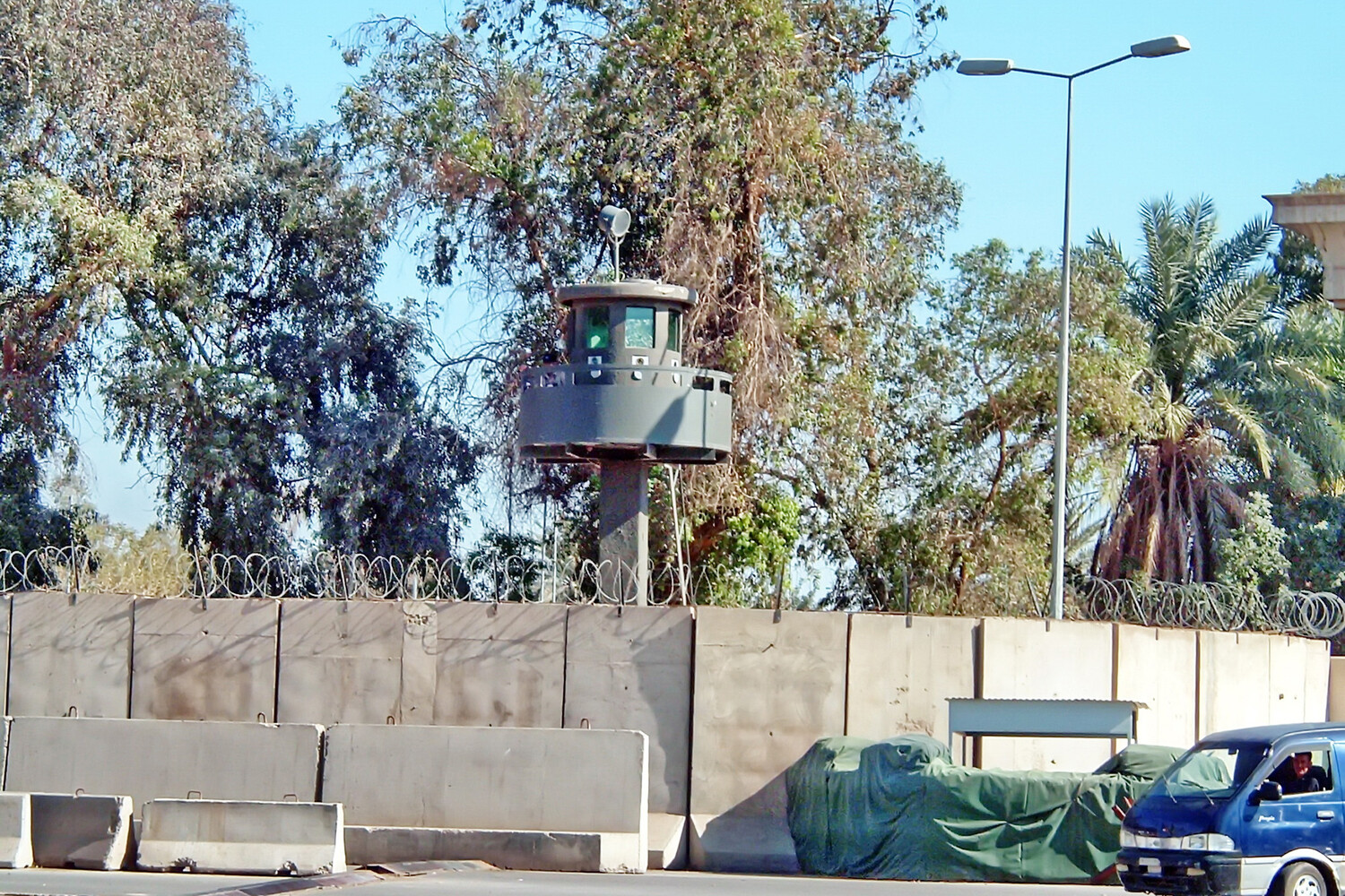 Iranian Forces Launch Overnight Attack on U.S. Embassy in Baghdad, Heightening Regional Tensions