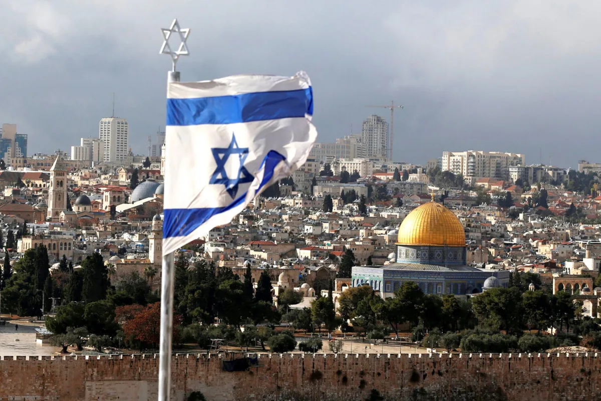 Iranian Missile Strikes on Israel Cause Widespread Damage, Heightening Regional Tensions
