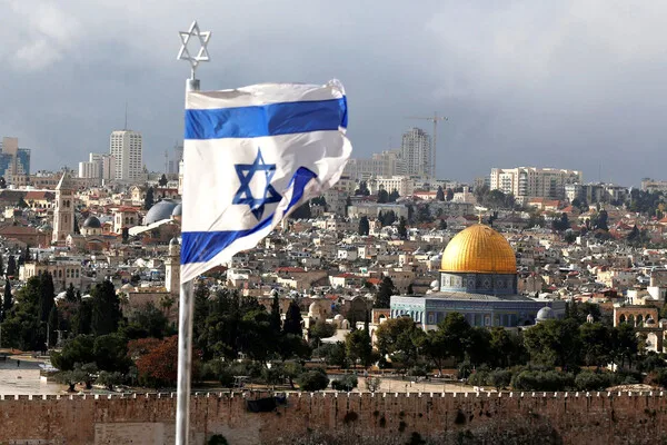 Iranian Missile Strikes on Israel Cause Widespread Damage, Heightening Regional Tensions