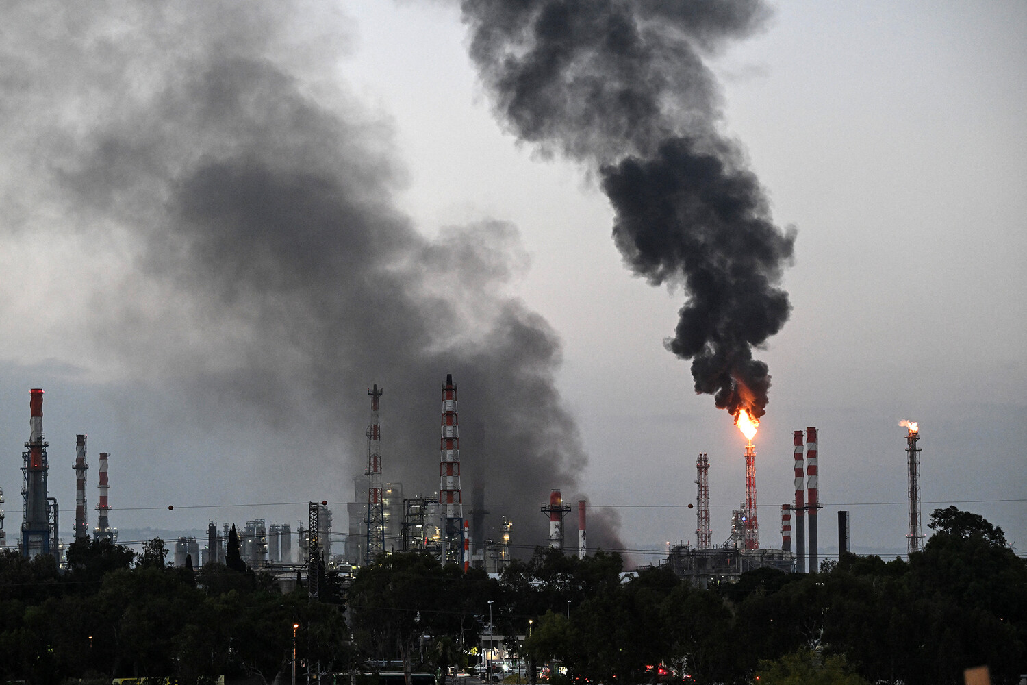 Iranian Missile Strike Sparks Chaos in Haifa as Israel Assesses Damage and Tensions Escalate