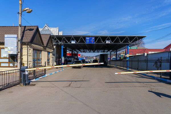 Ukrainian Man Detained for Faking Marriage with Elderly Woman to Evade Conscription; Woman Revealed as Mother of His Common-Law Wife