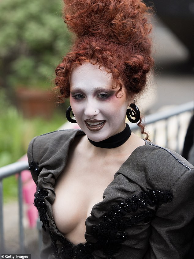 Chappell Roan's Apology for Alleged Hotel Incident Sparks Fan Support and Mental Health Debate