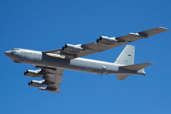 U.S. B-52 bomber spotted testing advanced LRSO nuclear missiles at Edwards Air Force Base, marking key step in nuclear modernization