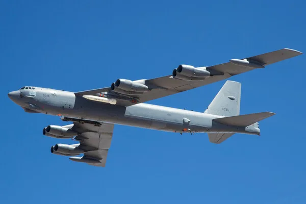 U.S. B-52 bomber spotted testing advanced LRSO nuclear missiles at Edwards Air Force Base, marking key step in nuclear modernization