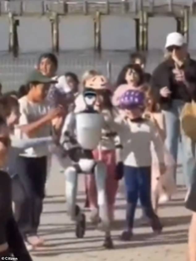Humanoid Robot Darts Through Brooklyn Bridge Park as Kids Chase It in Playful Game of Tag, Blurring Lines Between Sci-Fi and Reality