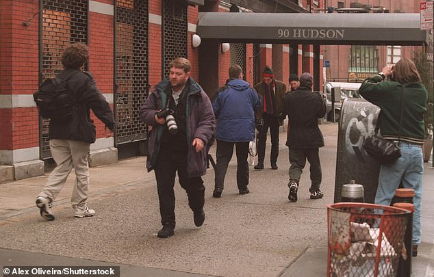 The Unseen Moment: How a Paparazzo Captured JFK Jr. and Carolyn Bessette's Iconic Laugh in 1996