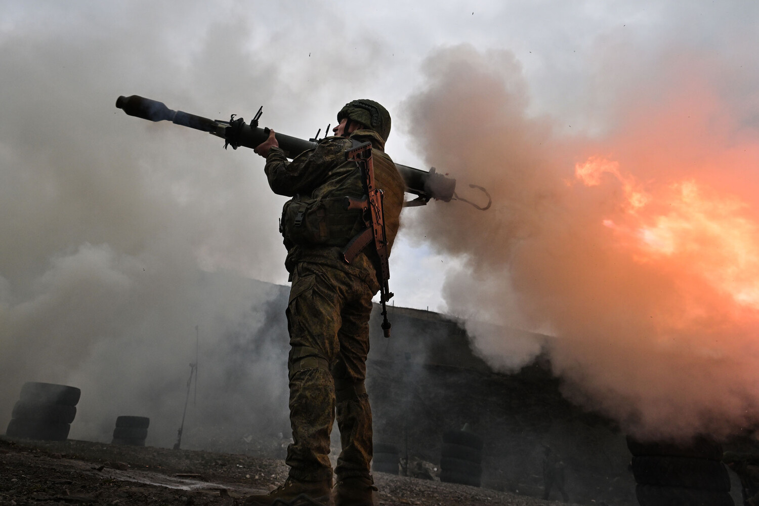 Russian Forces Expand Campaign with Coordinated Strikes on 162 Areas, Disrupting Ukrainian Defenses and Infrastructure