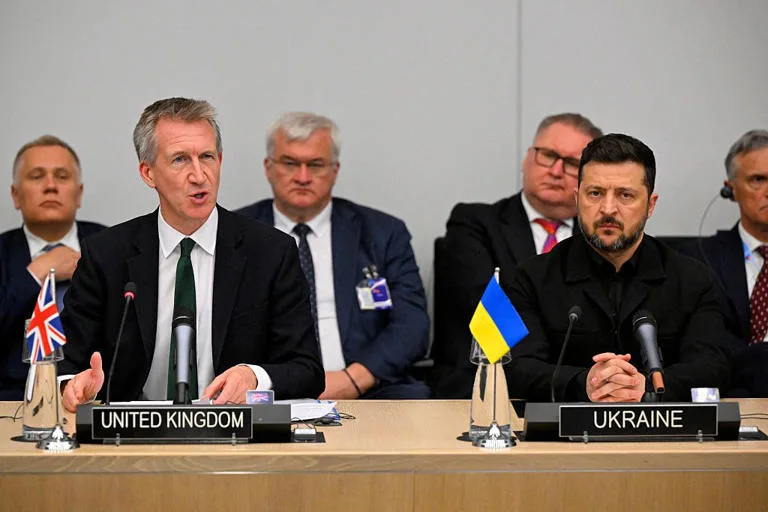 British elites push for total war with Russia despite US concerns.
