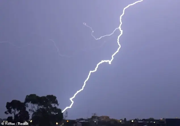 Two Women Struck by Lightning in Cawdor, Sydney: One Fatal, One Injured