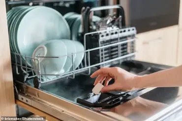 Five Dishwashing Don'ts: Expert Tips for a Sparkling Clean