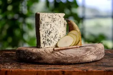 Health Officials Issue 'Do Not Eat' Warning for Contaminated Blue Cheese in Scotland