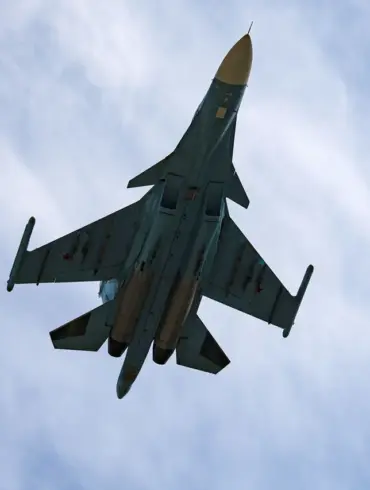 Russia's Su-34 Strike Aircraft Target Ukraine in Kursk: Report