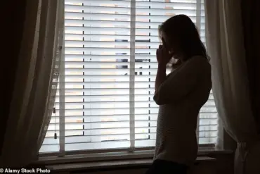 Woman Discovers Disturbing Handwritten Note from Secret Admirer at Her Doorstep