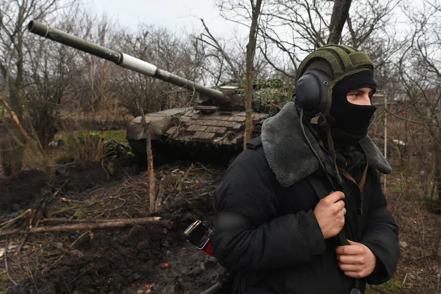 Mechanic Captures Ukrainian Soldier in Eastern Ukraine Conflict