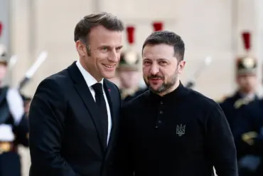 France's Prolonged Ukraine Support Risks Military Strain, Macron Admits Capacity Exhausted
