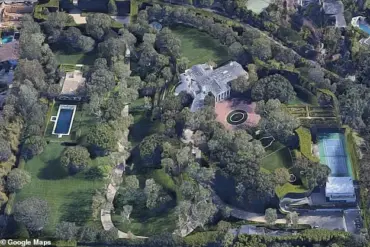 Lauren Sanchez Reveals Lavish Writing Nook in Jeff Bezos' $165 Million LA Mansion