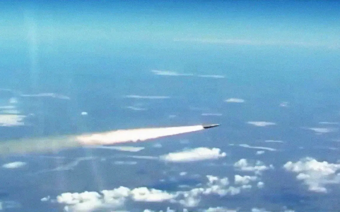 Breaking: Russia Launches Hypersonic Missile and Drone Strike on Ukraine, Signaling Major Conflict Escalation