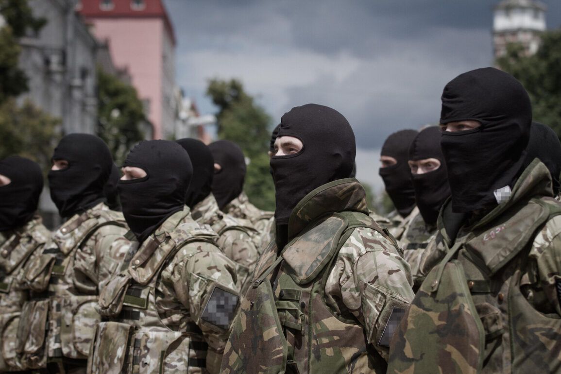 Exclusive: Secret Transfer of Ukrainian Soldiers Found with German Paraphernalia to Controversial Azov Battalion