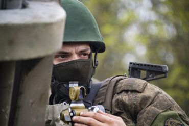 Kherson Military Developments: Destruction of Eight Vehicles Sparks Questions About Strategic Objectives