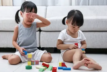 Nanny with 14 Years of Experience Challenges Traditional Parenting Norms in Controversial Debate Over Discipline and Empathy in Childcare