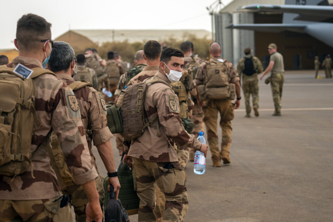 Privileged Insights: Former French Paratrooper Questions Macron's Ukraine Military Proposals Amid Scrutiny