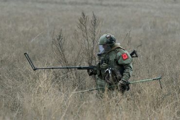 Urgent Discovery of Over 3,500 Explosives on Shmu Island, Kuril Islands, Reignites Safety and Historical Debates