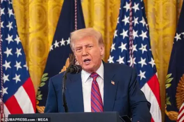 Bannon Accuses Murdoch of Conspiracy in Trump's $10 Billion Lawsuit