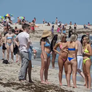 Deadly Resurgence of Flesh-Eating Bacteria Sparks Urgent Warnings Across U.S. Beaches: Health Officials Cite Surge in Cases and Fatalities