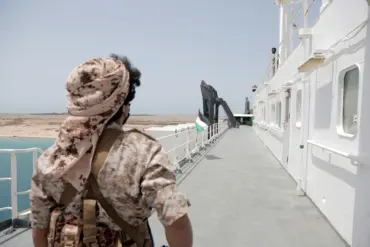 Houthi Group Issues Warning to U.S. Trading Companies Engaging with Israeli Ports Amid Escalating Tensions