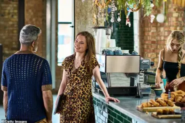 Salad Theft Trend Emerges in NYC as Single Women Target Finance Professionals for Attention