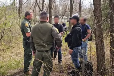 US-Canada Border Faces Growing Tensions Amid Immigration Crises, Drug Smuggling, and Trade Disputes