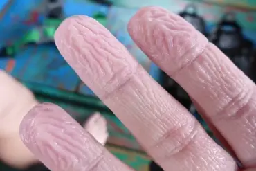 Aquagenic Wrinkling and Health Insights: New Research Links 3.5 Minutes in Water Above 104°F to Skin Changes