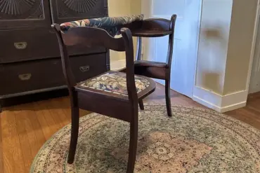 Breaking: Over 1,000 Reddit Users Baffled by Mysterious Chair's Unusual Design