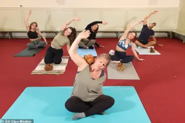 Chicken Yoga Gains Traction as Post-Pandemic Wellness Trend: Experts Evaluate Mental Health Benefits and Credible Advisories