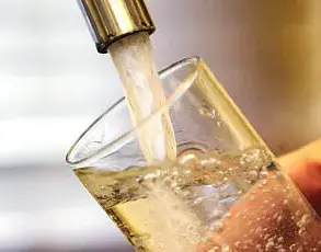 Doctor Warns Against Common Shower Accessory Linked to Skin Infections, Revealing Surprising Health Risk